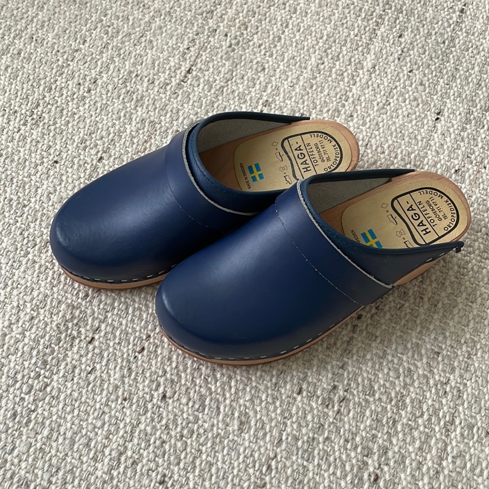 HAGA child size 35 clog, navy. Barely worn. Runs small.